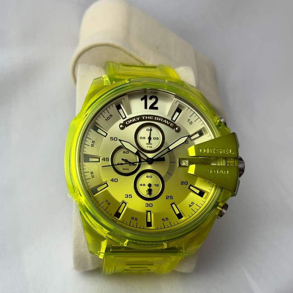 Diesel's Mega Chief 51mm | DIESEL watch (yellow)